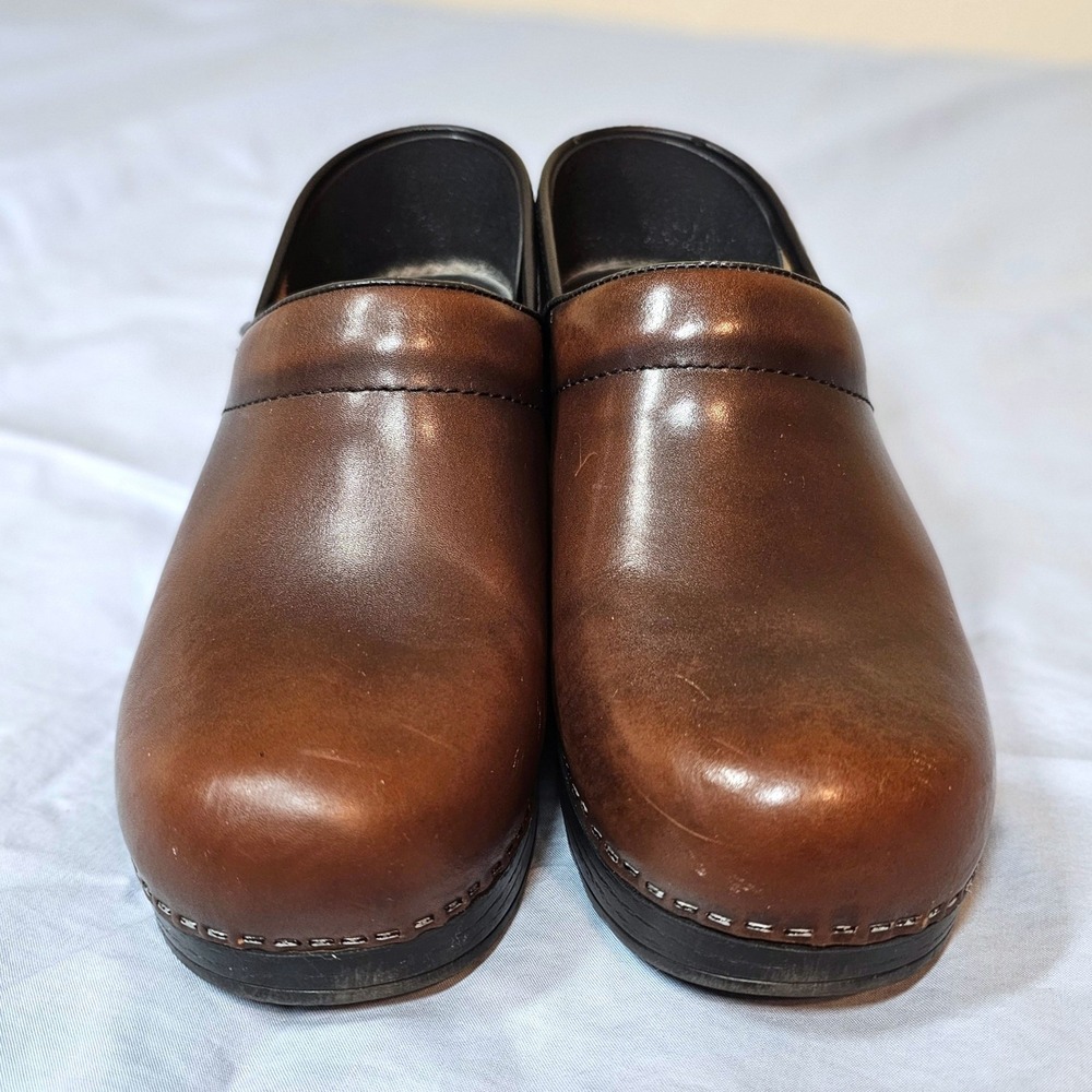 Dansko Professional Brown Leather Clogs Size 39 Comfort Slip On Shoes - Picture 3 of 8